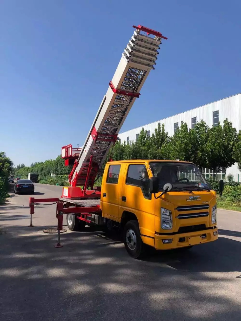 镇江润州附近的云梯车出租服务：轻松解决高空作业需求