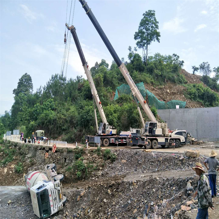 镇江润州汽车掉沟里叫吊车救援要多少钱